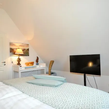 Holiday home Doppelhaushaelfte Sommertraeume *