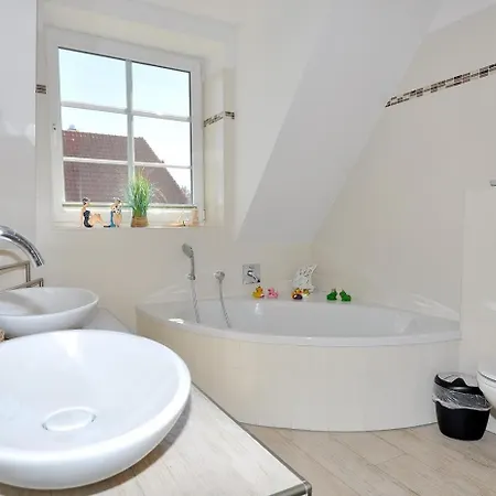 Holiday home Doppelhaushaelfte Sommertraeume *