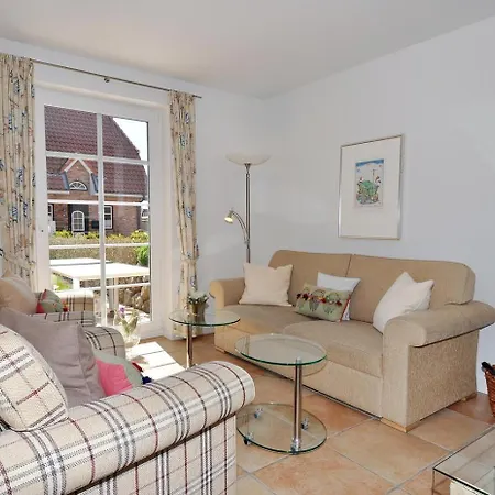 Holiday home Doppelhaushaelfte Sommertraeume